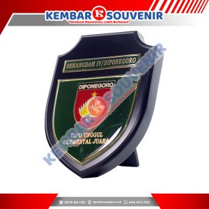 Souvenir Wayang Perak STIM LPI Makassar