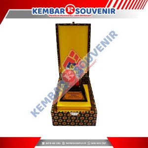 Kotak Plakat DPRD Kabupaten Kaimana