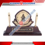 Piala Bahan Akrilik Akademi Kebidanan Medica Bakti Nusantara